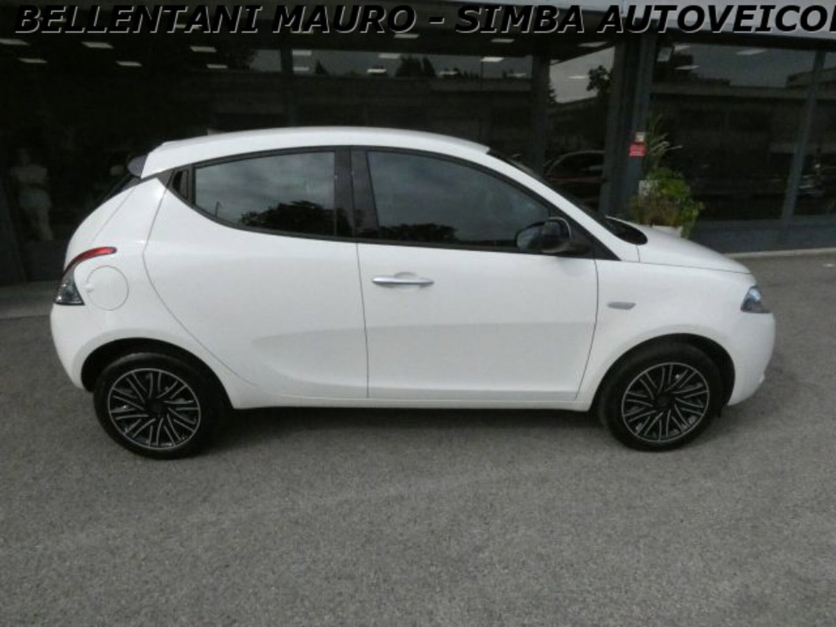 Lancia Ypsilon 1.0 FireFly 5 porte S&S Hybrid Ecochic A. Ferretti (4)