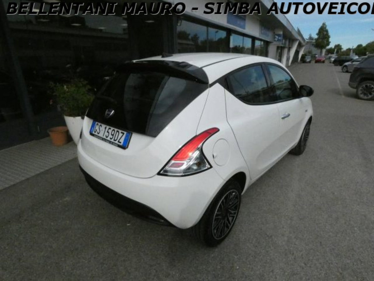 Lancia Ypsilon 1.0 FireFly 5 porte S&S Hybrid Ecochic A. Ferretti (5)