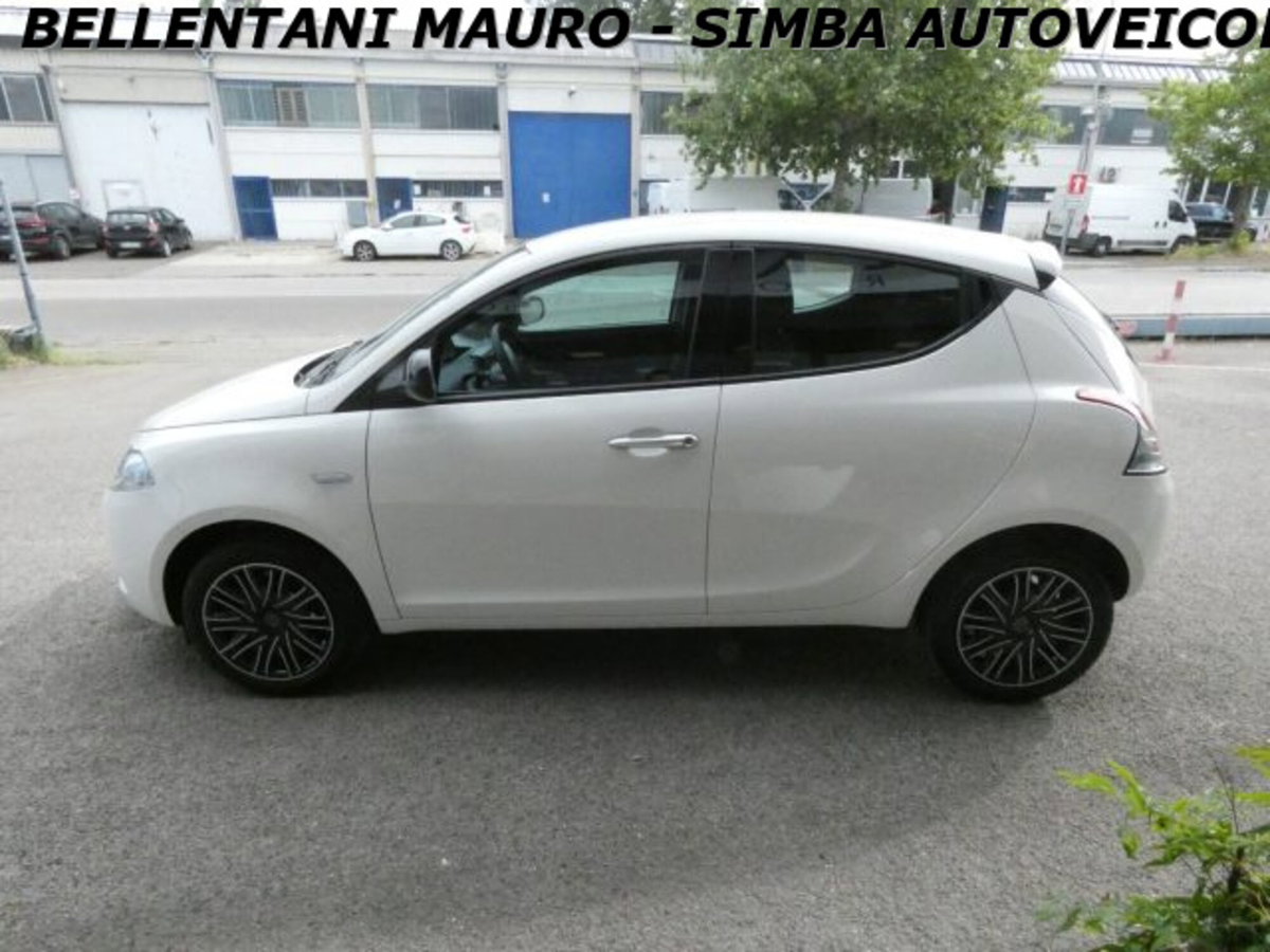Lancia Ypsilon 1.0 FireFly 5 porte S&S Hybrid Ecochic A. Ferretti (8)