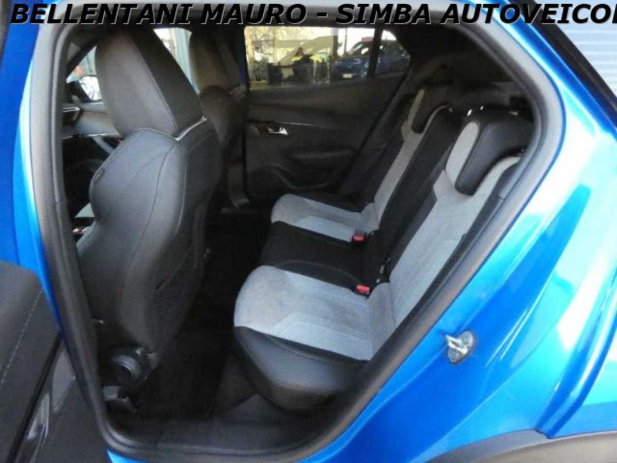 Peugeot 2008 motore elettrico 136 CV GT Pack (11)