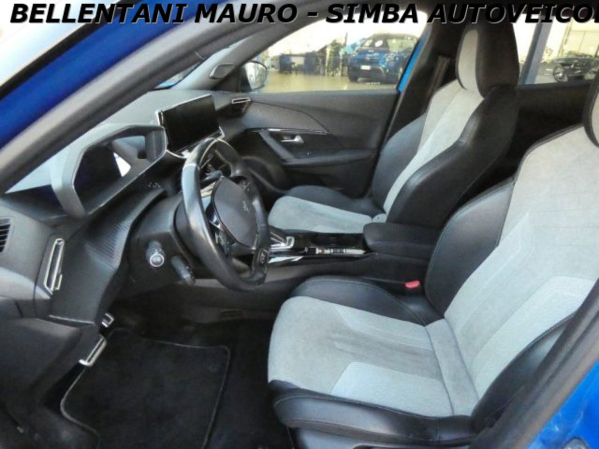 Peugeot 2008 motore elettrico 136 CV GT Pack (12)