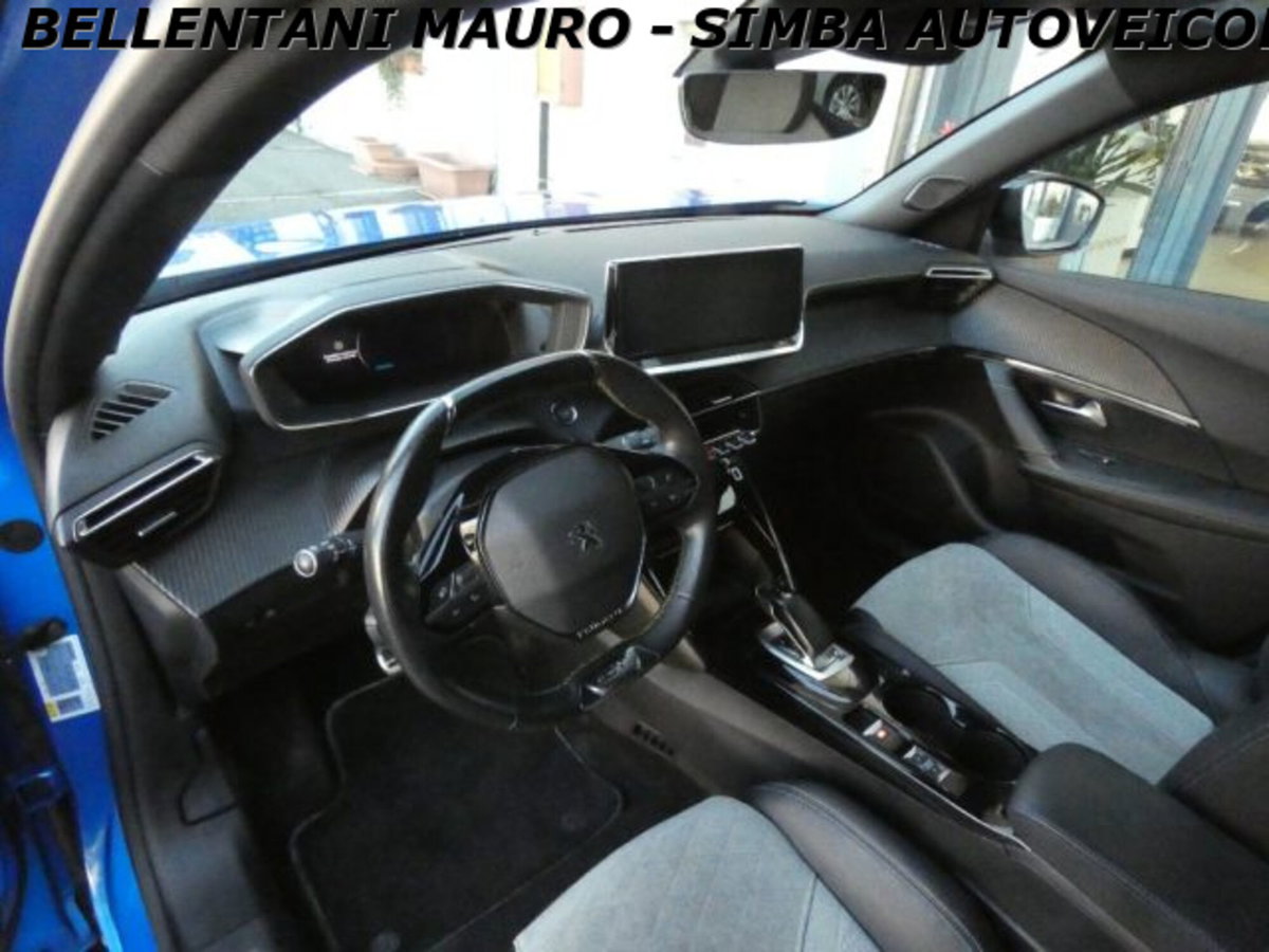 Peugeot 2008 motore elettrico 136 CV GT Pack (13)
