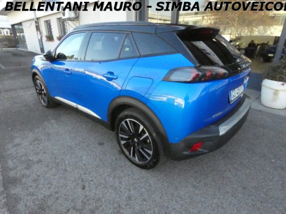 Peugeot 2008 motore elettrico 136 CV GT Pack (5)