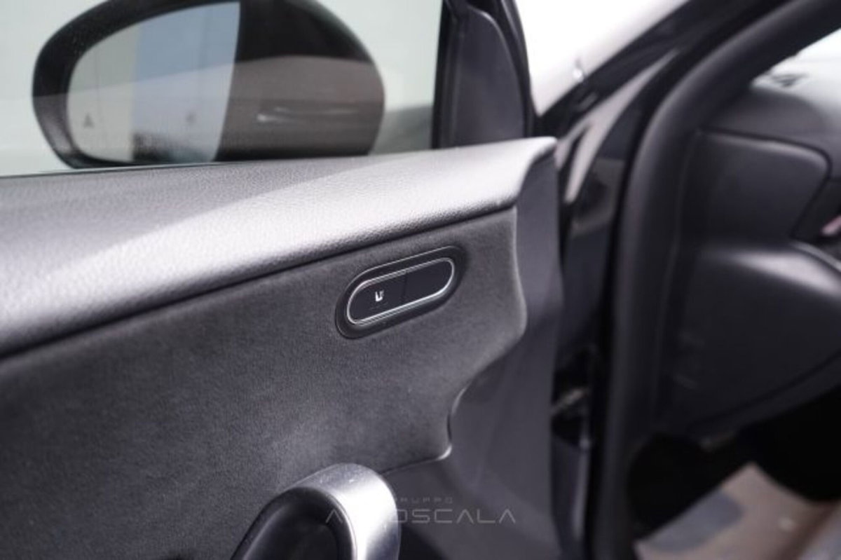 Mercedes-Benz Classe A 200 d AMG Line Premium Plus auto (11)