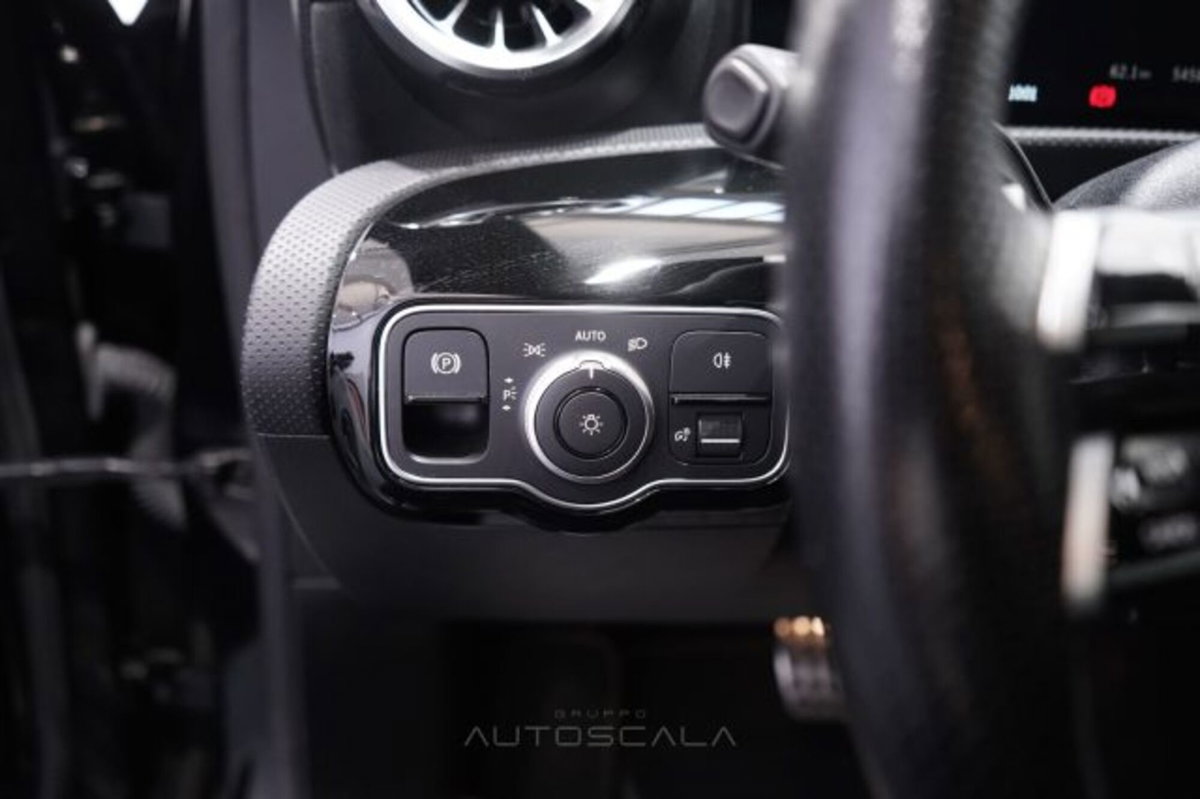 Mercedes-Benz Classe A 200 d AMG Line Premium Plus auto (14)