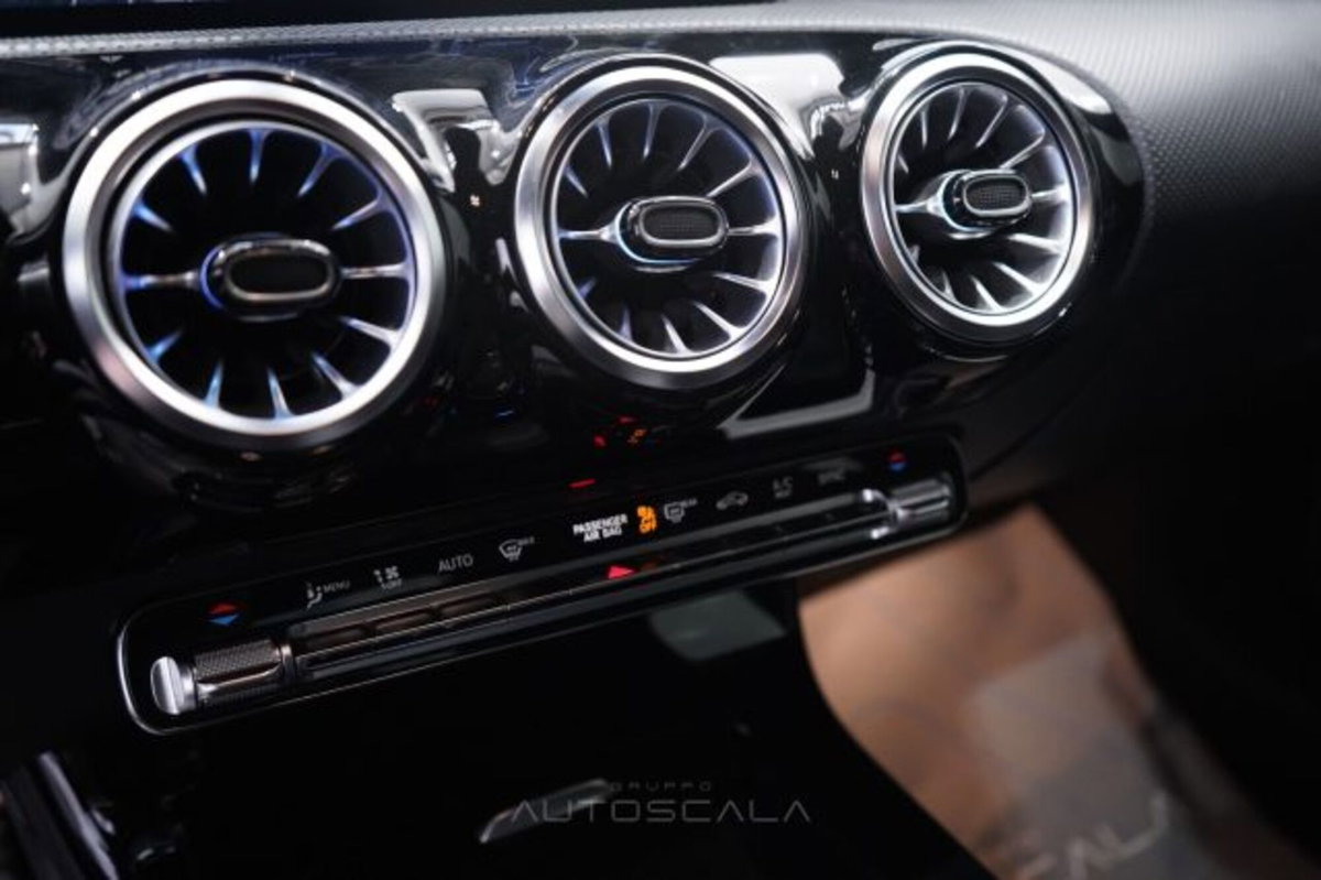 Mercedes-Benz Classe A 200 d AMG Line Premium Plus auto (19)