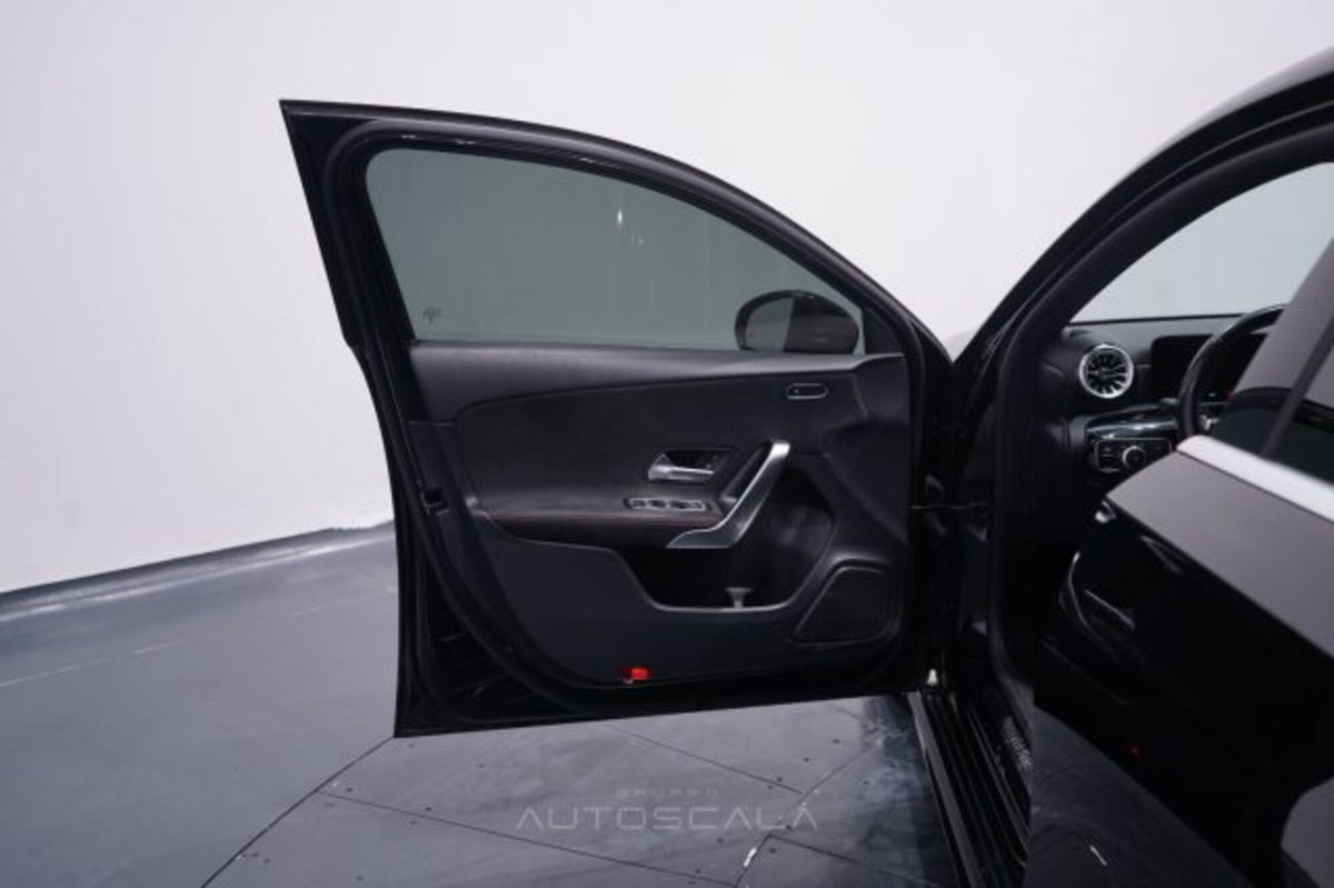 Mercedes-Benz Classe A 200 d AMG Line Premium Plus auto (9)
