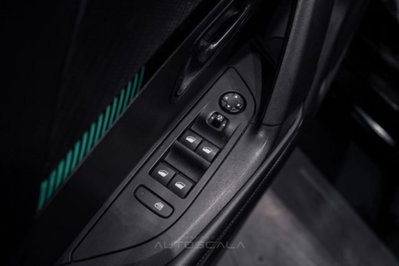 Peugeot 2008 motore elettrico 136 CV Allure Pack (10)