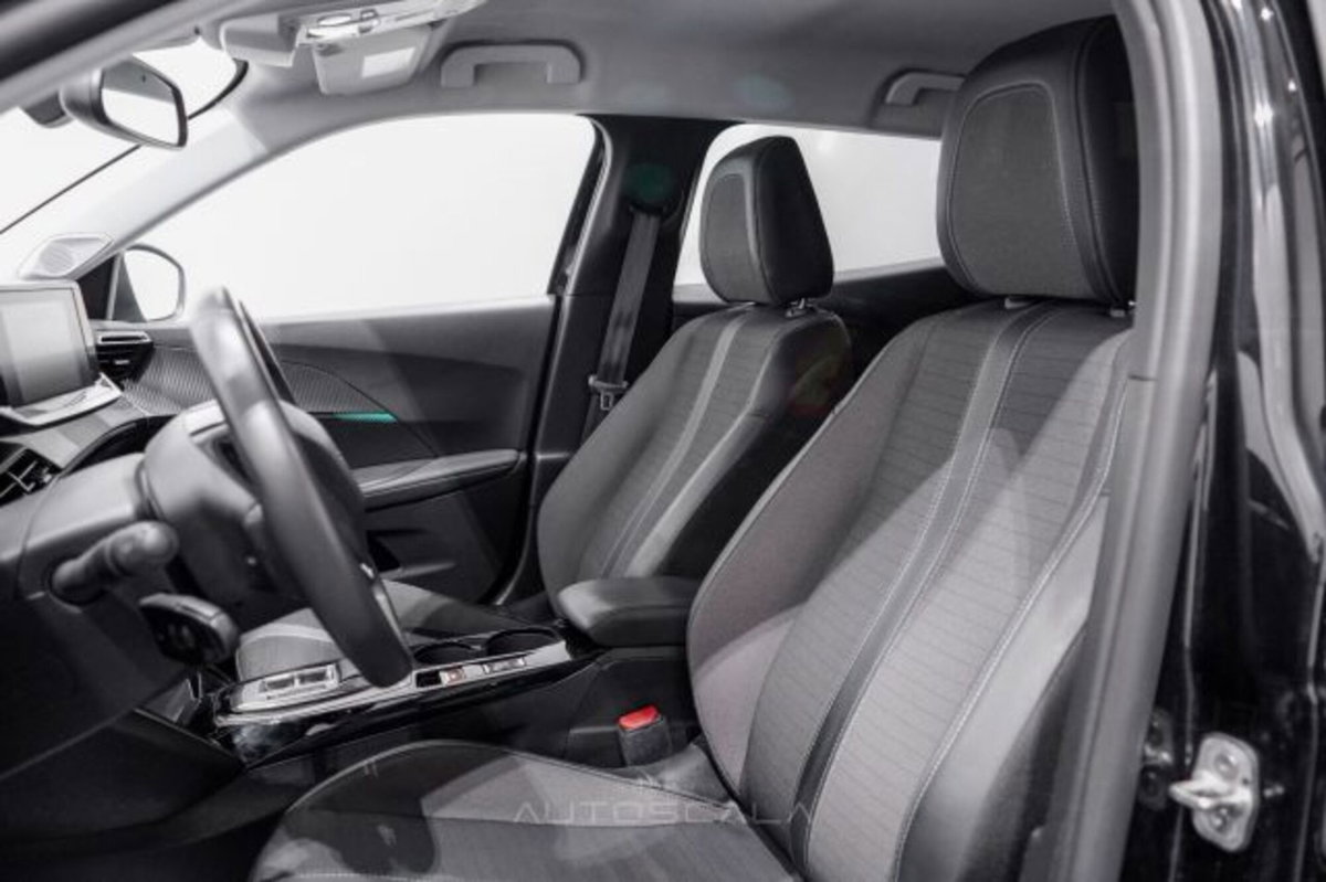 Peugeot 2008 motore elettrico 136 CV Allure Pack (11)