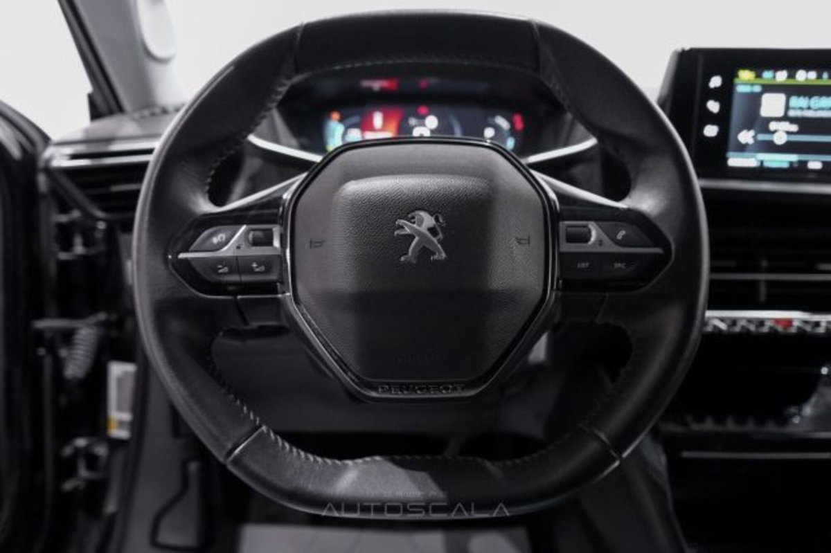 Peugeot 2008 motore elettrico 136 CV Allure Pack (12)