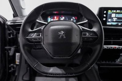 Peugeot 2008 motore elettrico 136 CV Allure Pack (12)