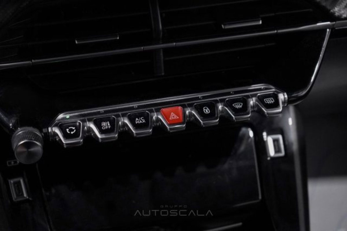 Peugeot 2008 motore elettrico 136 CV Allure Pack (14)