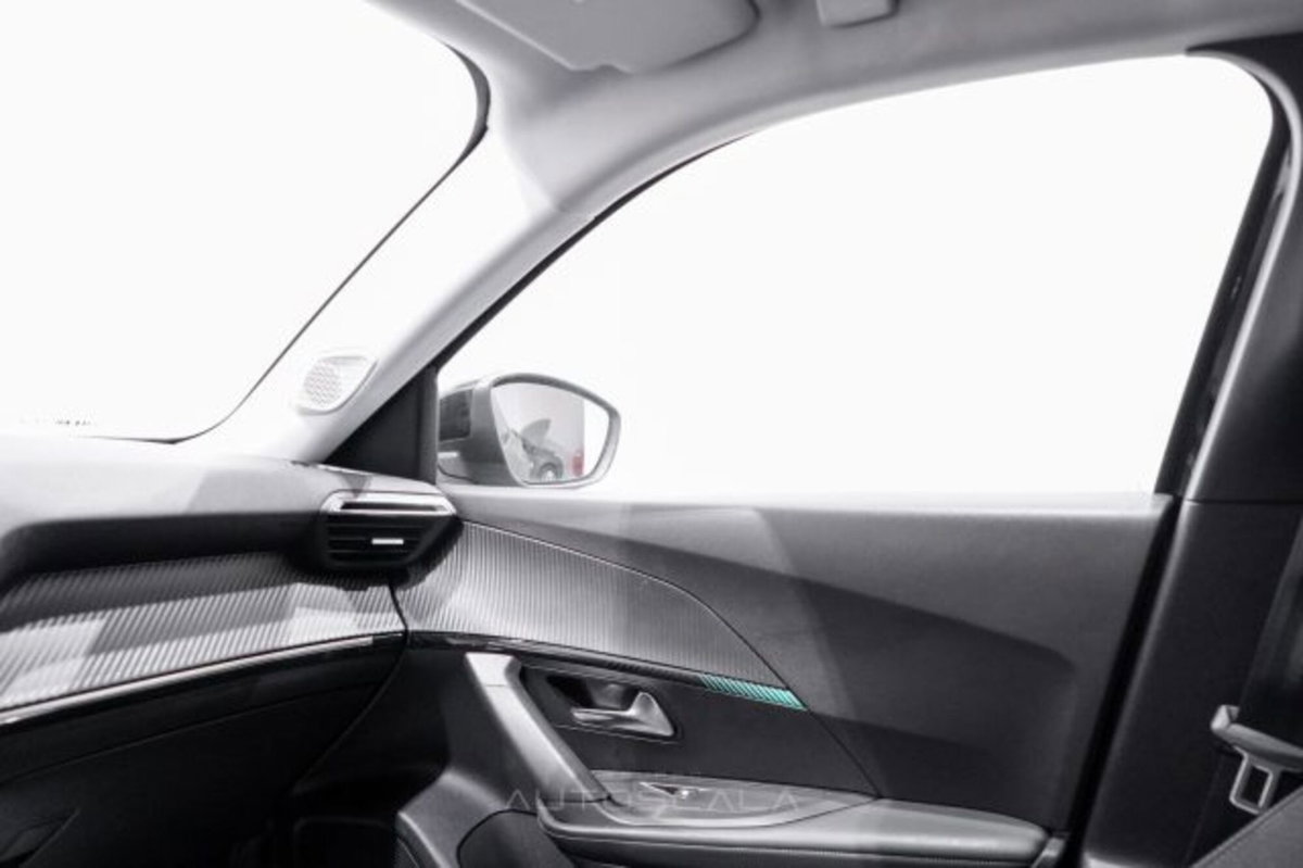 Peugeot 2008 motore elettrico 136 CV Allure Pack (17)