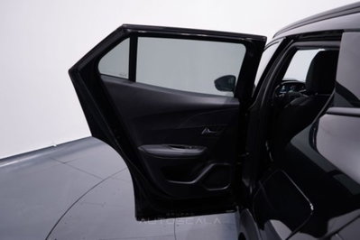 Peugeot 2008 motore elettrico 136 CV Allure Pack (19)