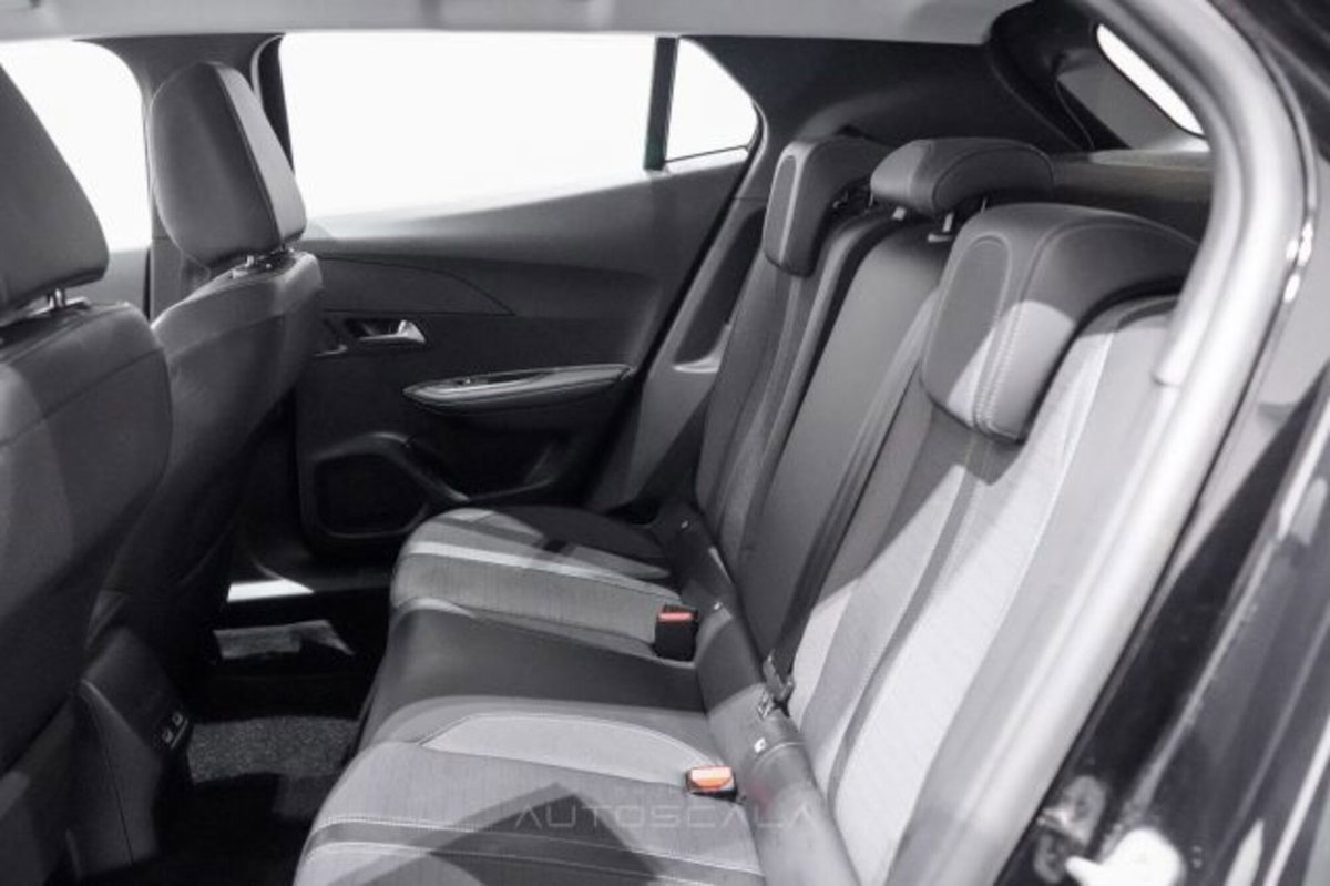 Peugeot 2008 motore elettrico 136 CV Allure Pack (20)