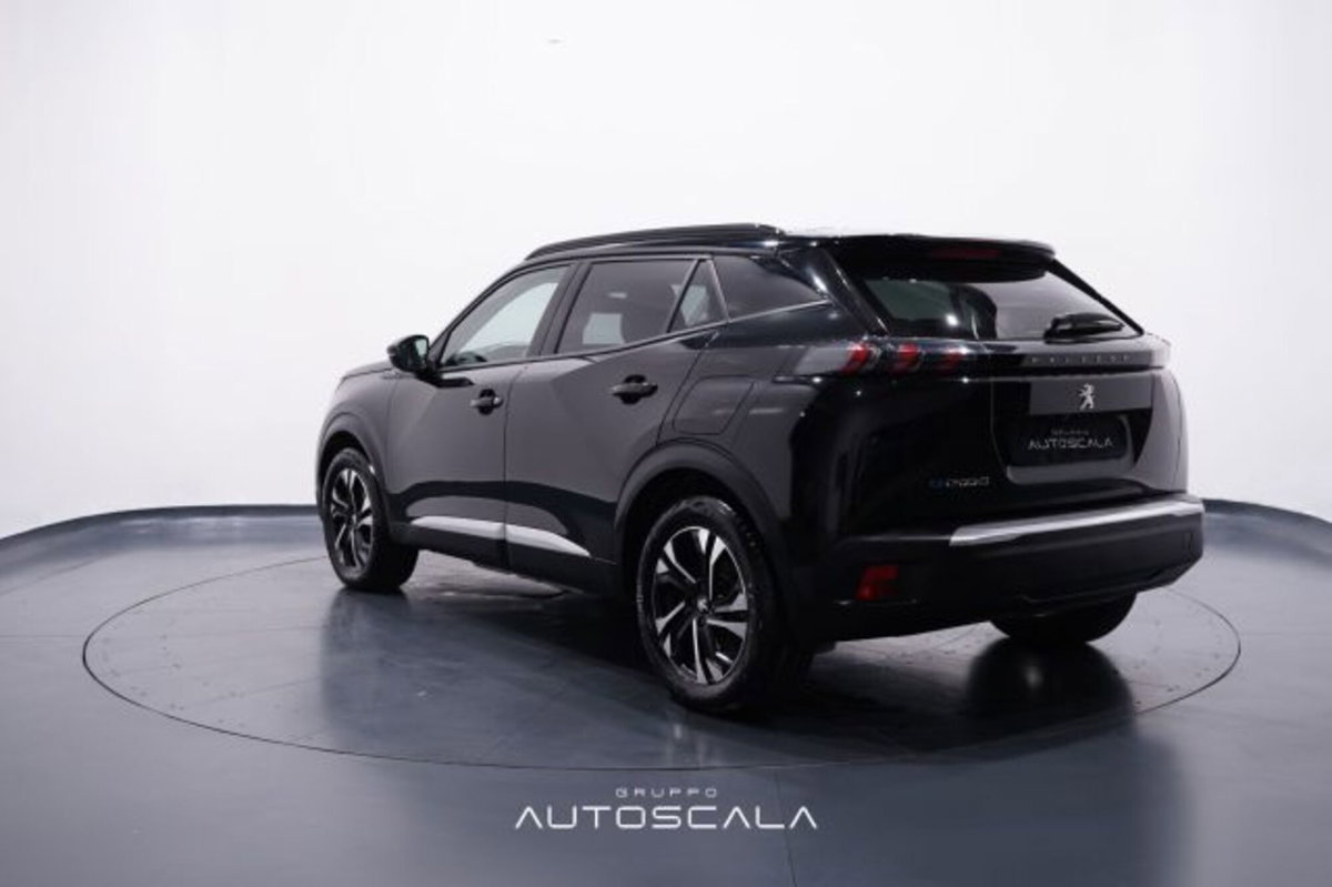 Peugeot 2008 motore elettrico 136 CV Allure Pack (4)
