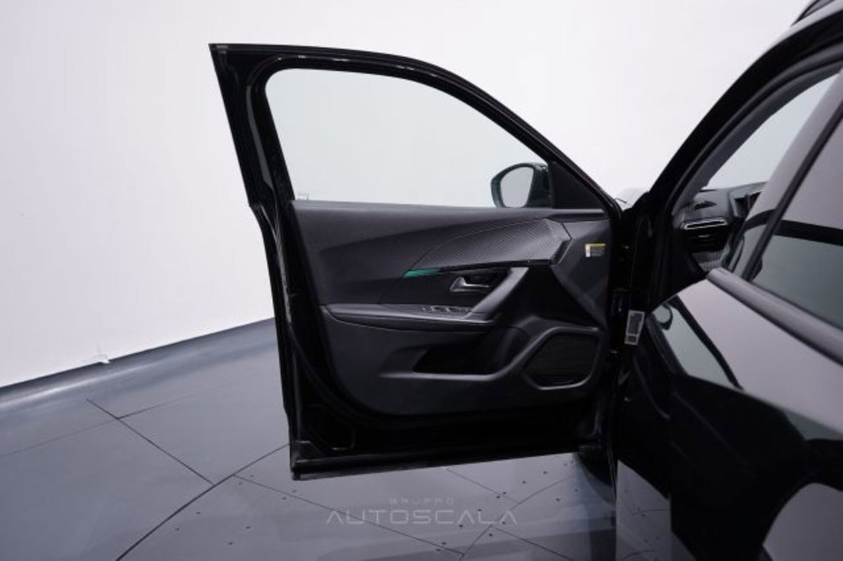 Peugeot 2008 motore elettrico 136 CV Allure Pack (9)