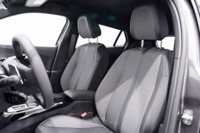 Peugeot 2008 PureTech 130 S&S EAT8 Allure Pack (12)