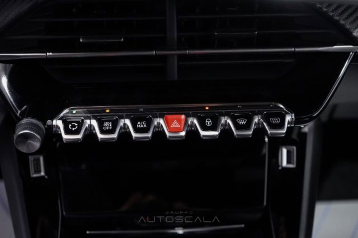 Peugeot 2008 PureTech 130 S&S EAT8 Allure Pack (16)