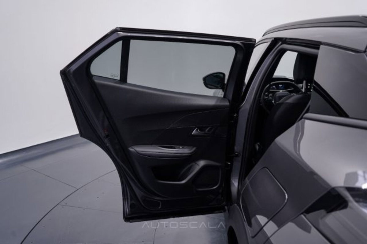 Peugeot 2008 PureTech 130 S&S EAT8 Allure Pack (20)