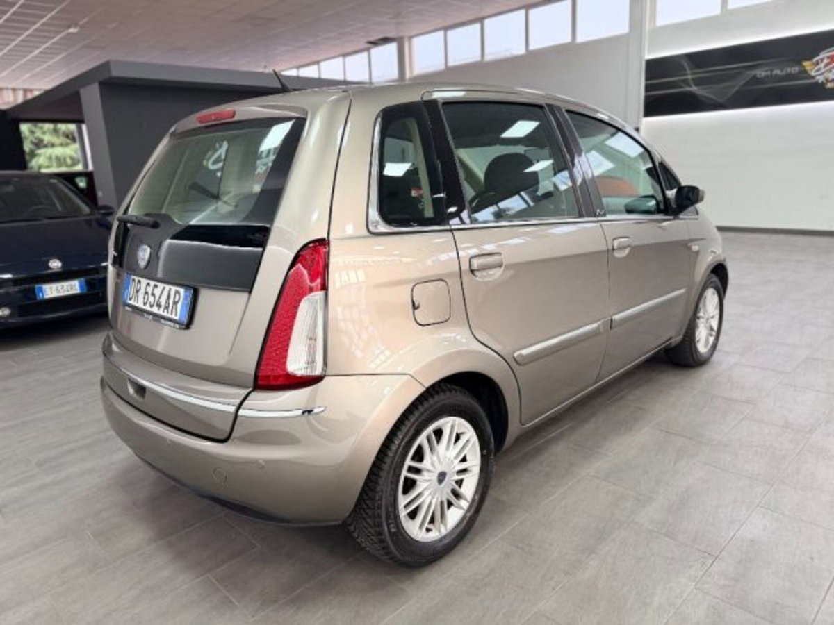 Lancia Musa 1.4 16V Diva (6)