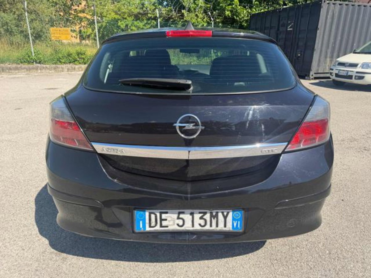 Opel Astra GTC 1.7 CDTI 101CV 3 porte Cosmo (10)
