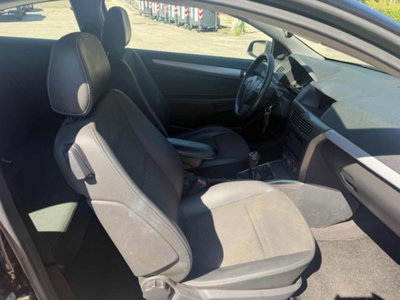 Opel Astra GTC 1.7 CDTI 101CV 3 porte Cosmo (18)