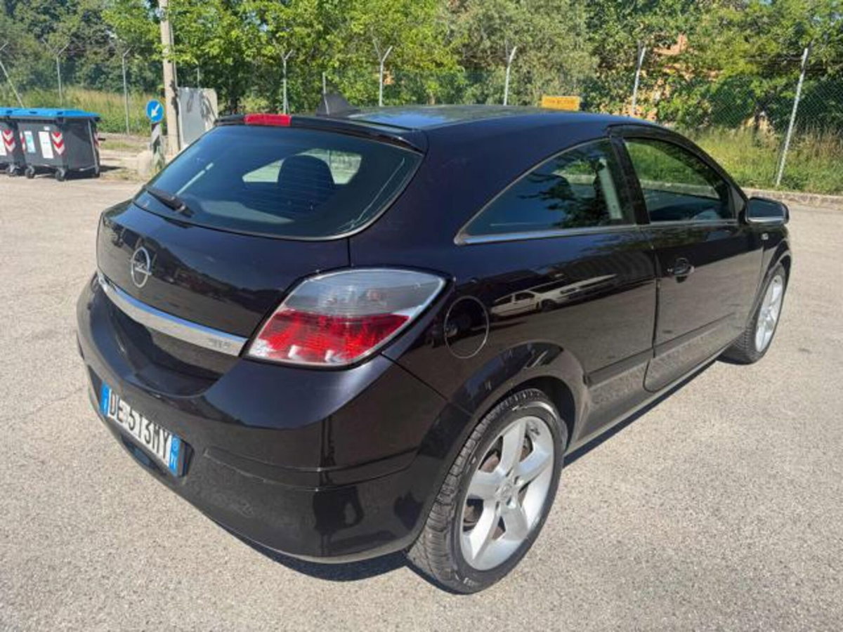 Opel Astra GTC 1.7 CDTI 101CV 3 porte Cosmo (20)