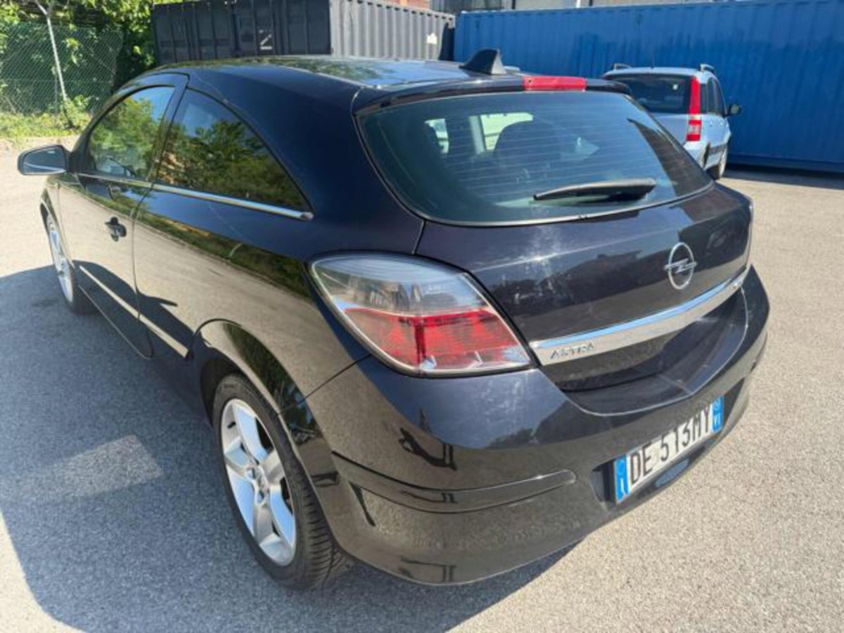 Opel Astra GTC 1.7 CDTI 101CV 3 porte Cosmo (6)
