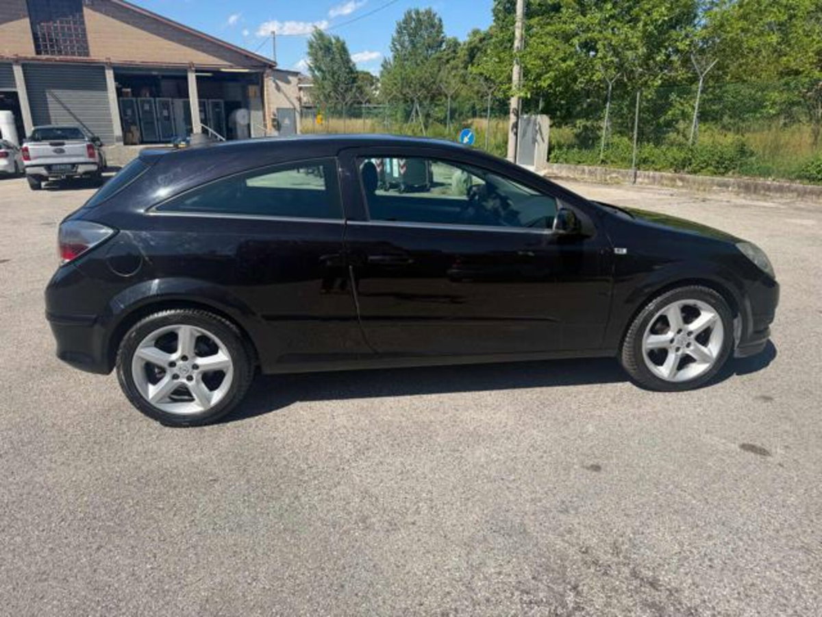 Opel Astra GTC 1.7 CDTI 101CV 3 porte Cosmo (8)