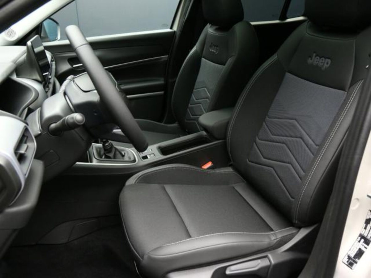 Jeep Avenger 1.2 turbo Summit fwd 100cv (7)