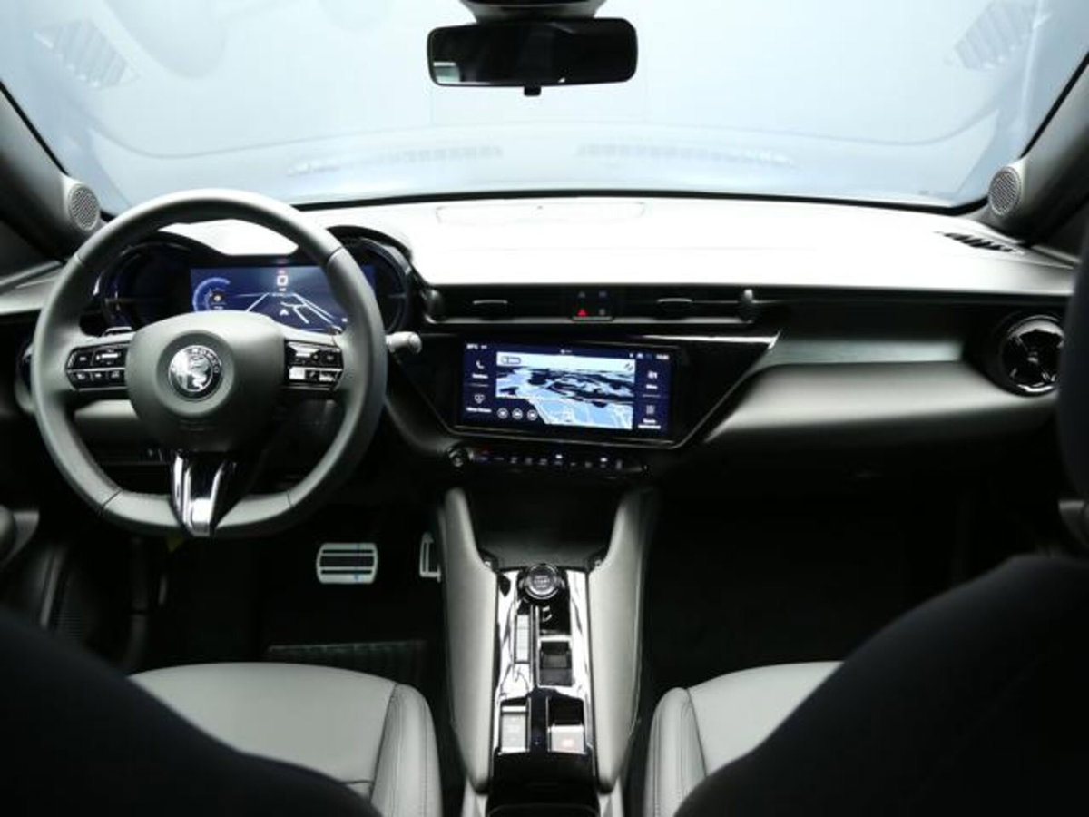 Alfa Romeo Junior 1.2 ibrida Speciale 145cv edct6 (12)
