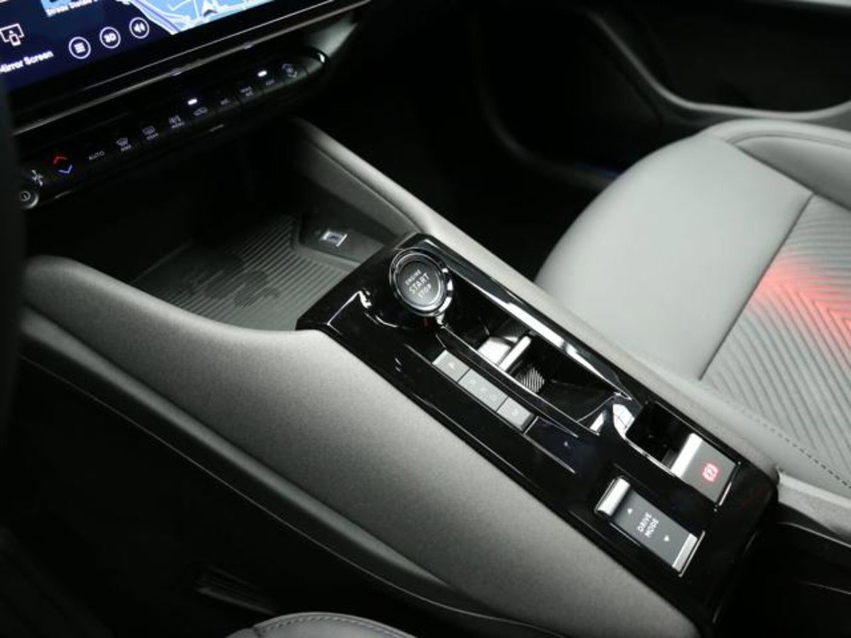 Alfa Romeo Junior 1.2 ibrida Speciale 145cv edct6 (13)