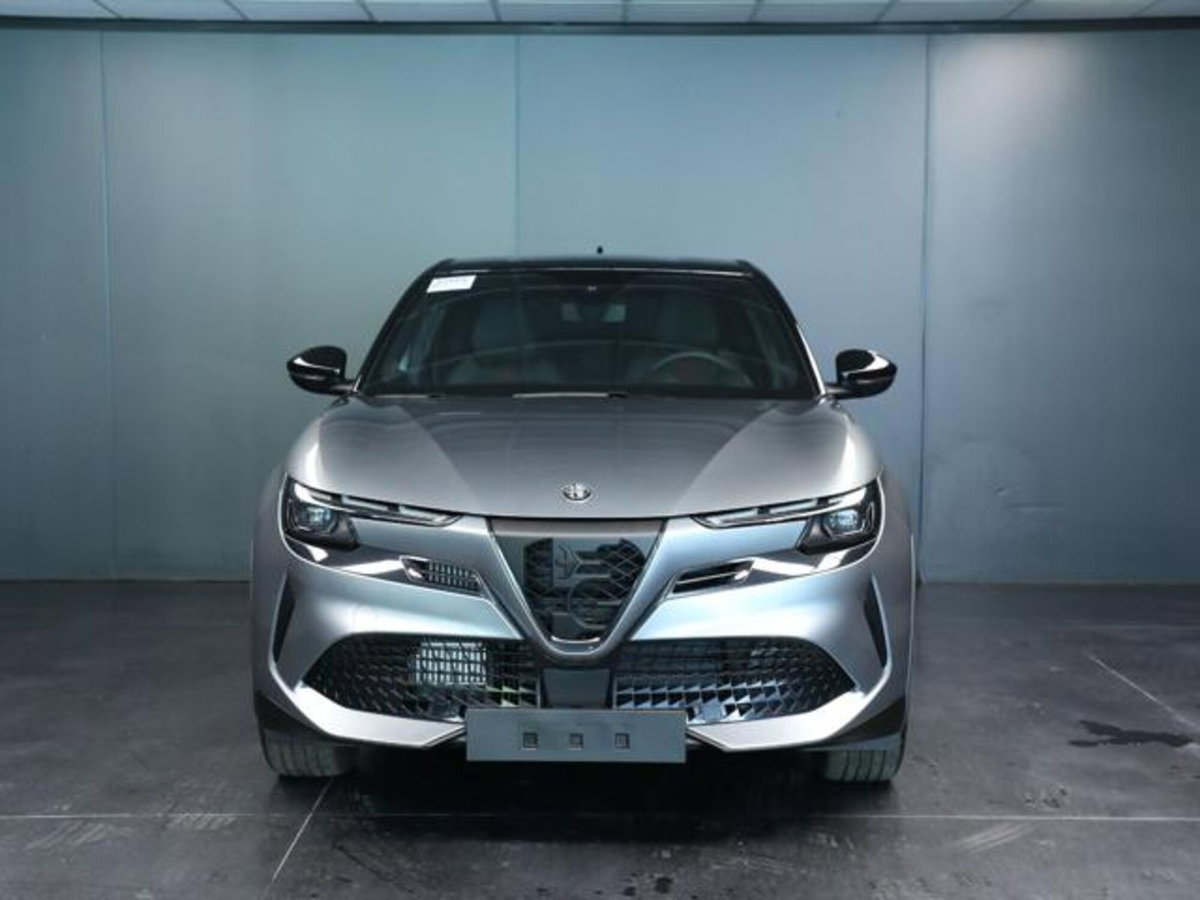Alfa Romeo Junior 1.2 ibrida Speciale 145cv edct6 (2)