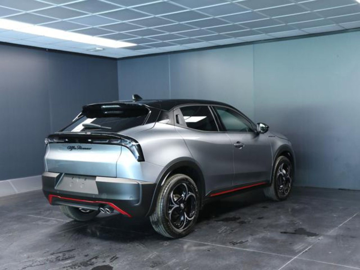 Alfa Romeo Junior 1.2 ibrida Speciale 145cv edct6 (3)