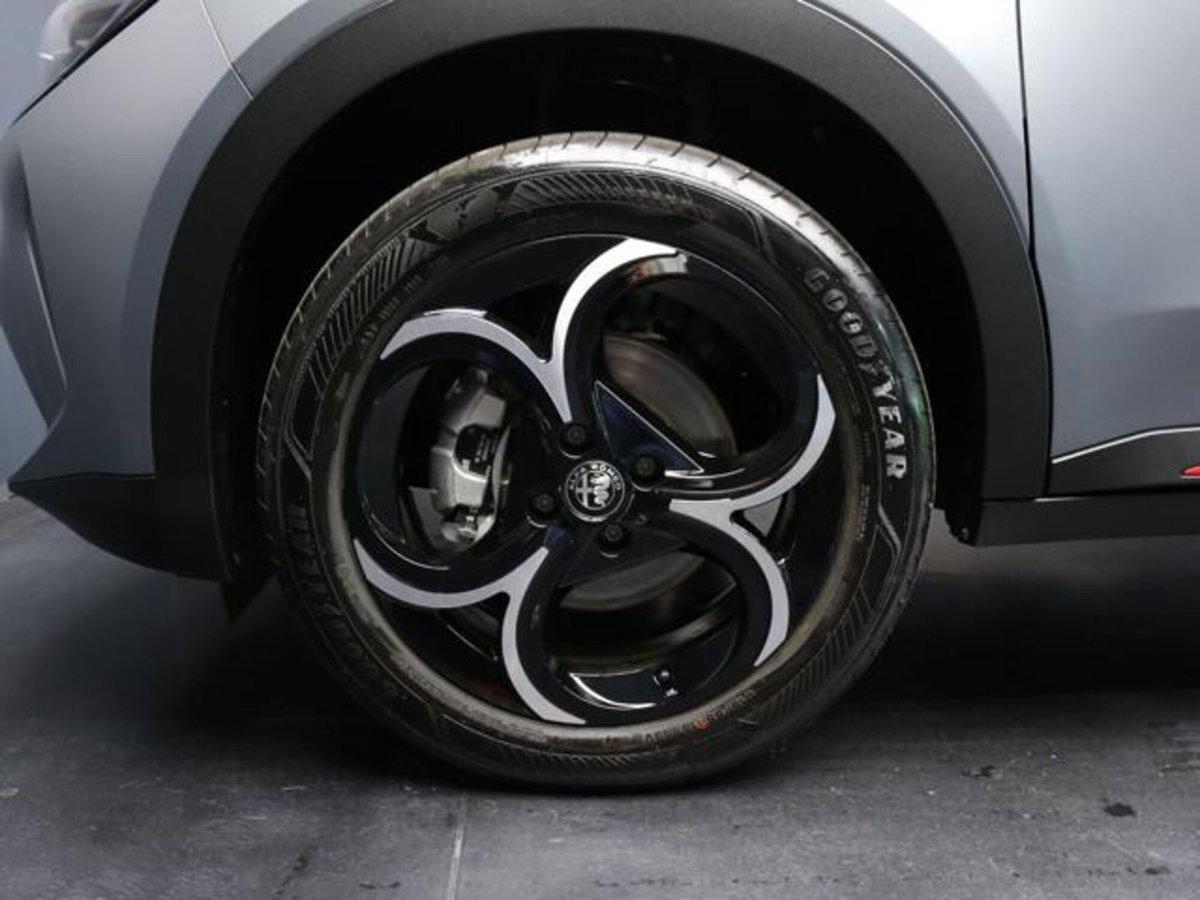 Alfa Romeo Junior 1.2 ibrida Speciale 145cv edct6 (5)