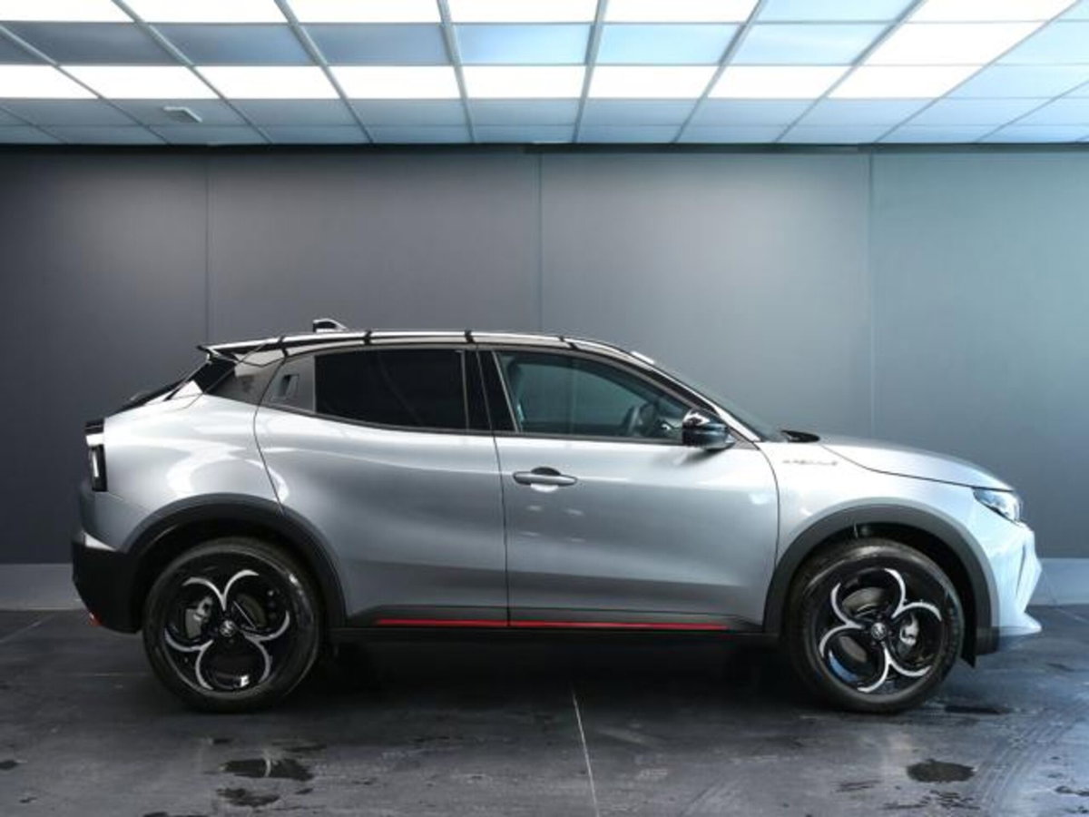 Alfa Romeo Junior 1.2 ibrida Speciale 145cv edct6 (6)