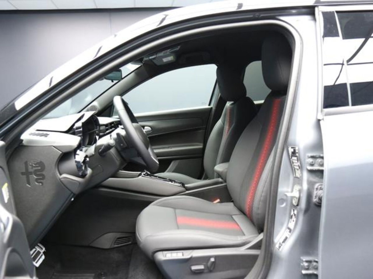 Alfa Romeo Junior 1.2 ibrida Speciale 145cv edct6 (9)