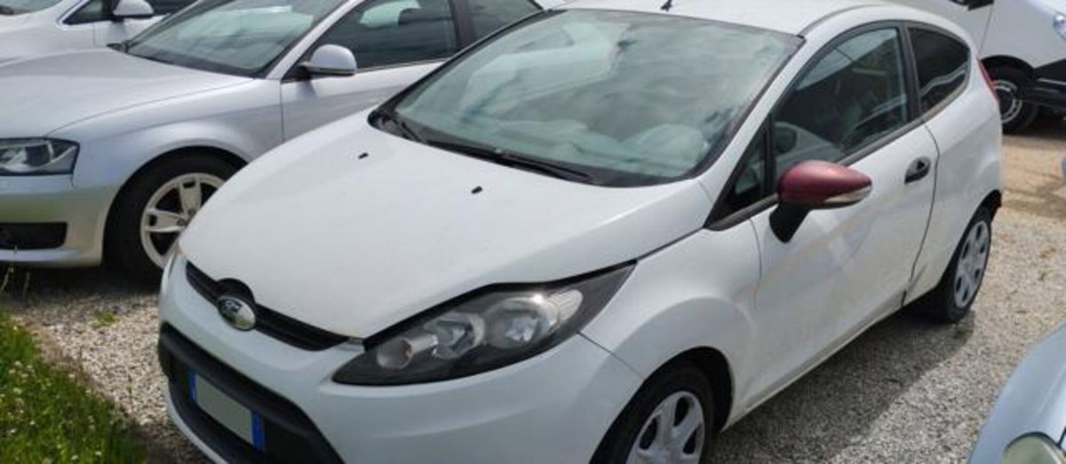 Ford Fiesta 1.4 TDCi 68CV 3 porte Titanium (2)