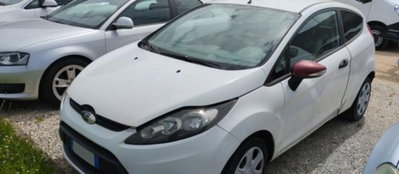 Ford Fiesta 1.4 TDCi 68CV 3 porte Titanium (2)
