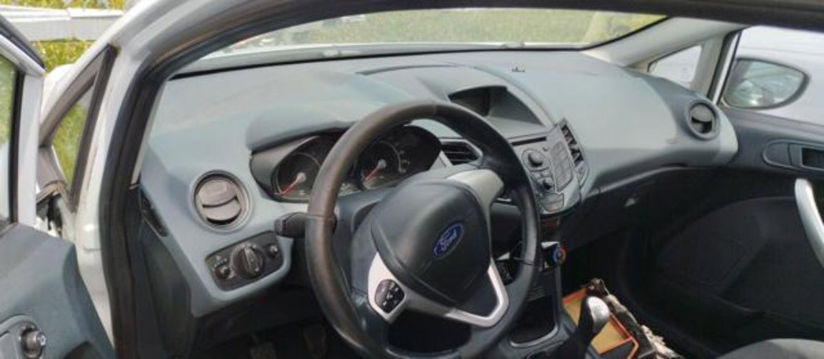 Ford Fiesta 1.4 TDCi 68CV 3 porte Titanium (6)