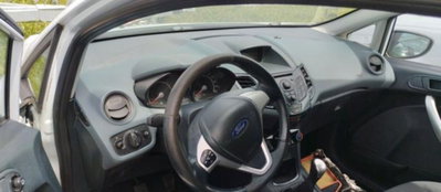 Ford Fiesta 1.4 TDCi 68CV 3 porte Titanium (6)