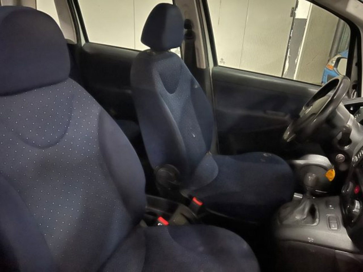 Fiat Idea 1.2 16V BlackLabel (12)