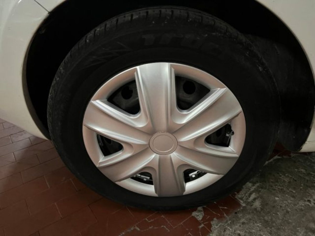 Fiat Idea 1.2 16V BlackLabel (13)