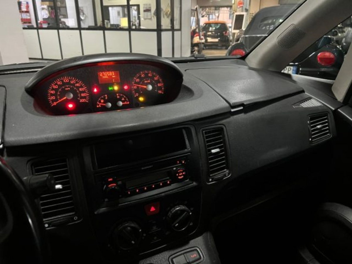 Fiat Idea 1.2 16V BlackLabel (17)