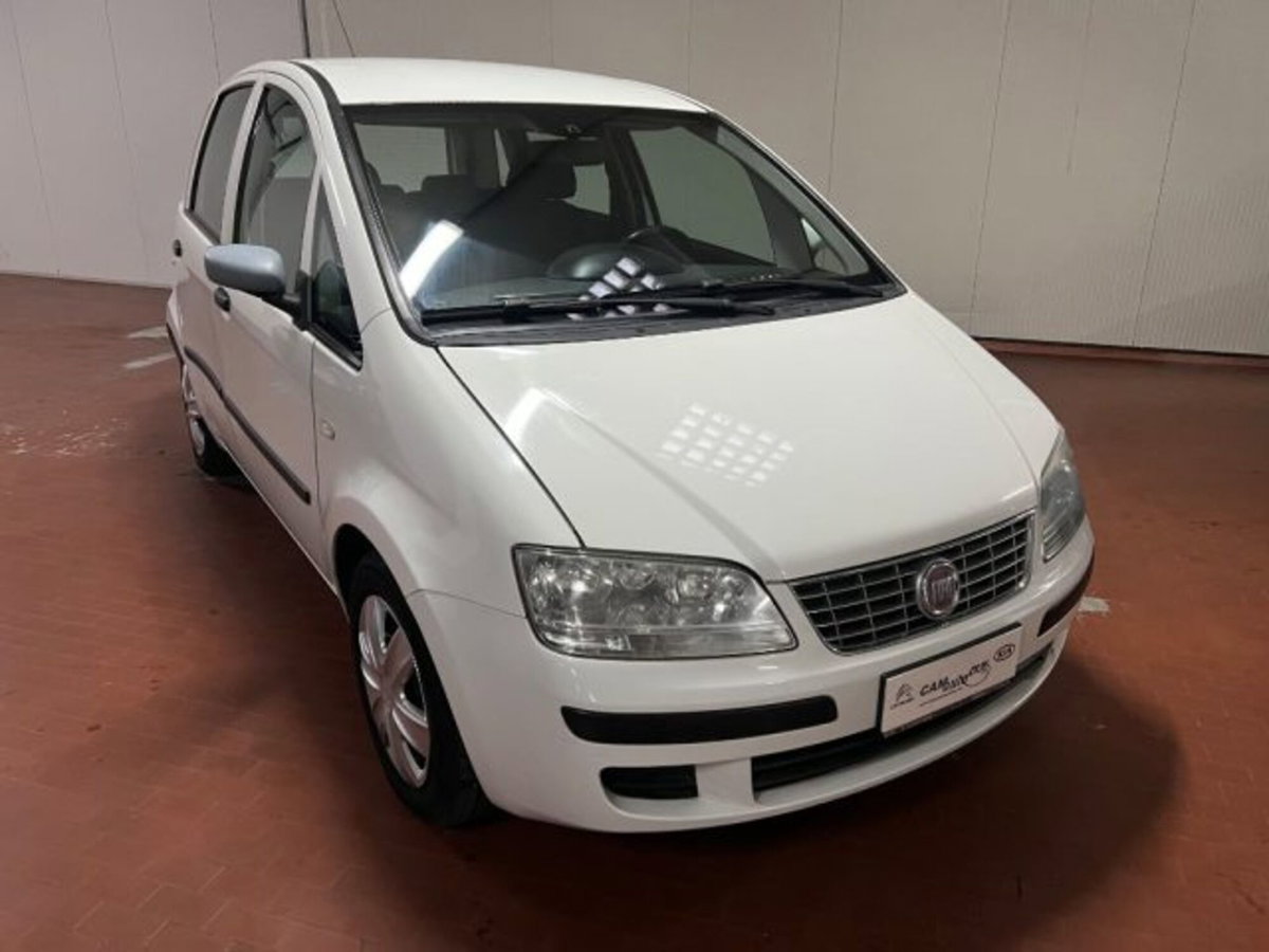 Fiat Idea 1.2 16V BlackLabel (5)
