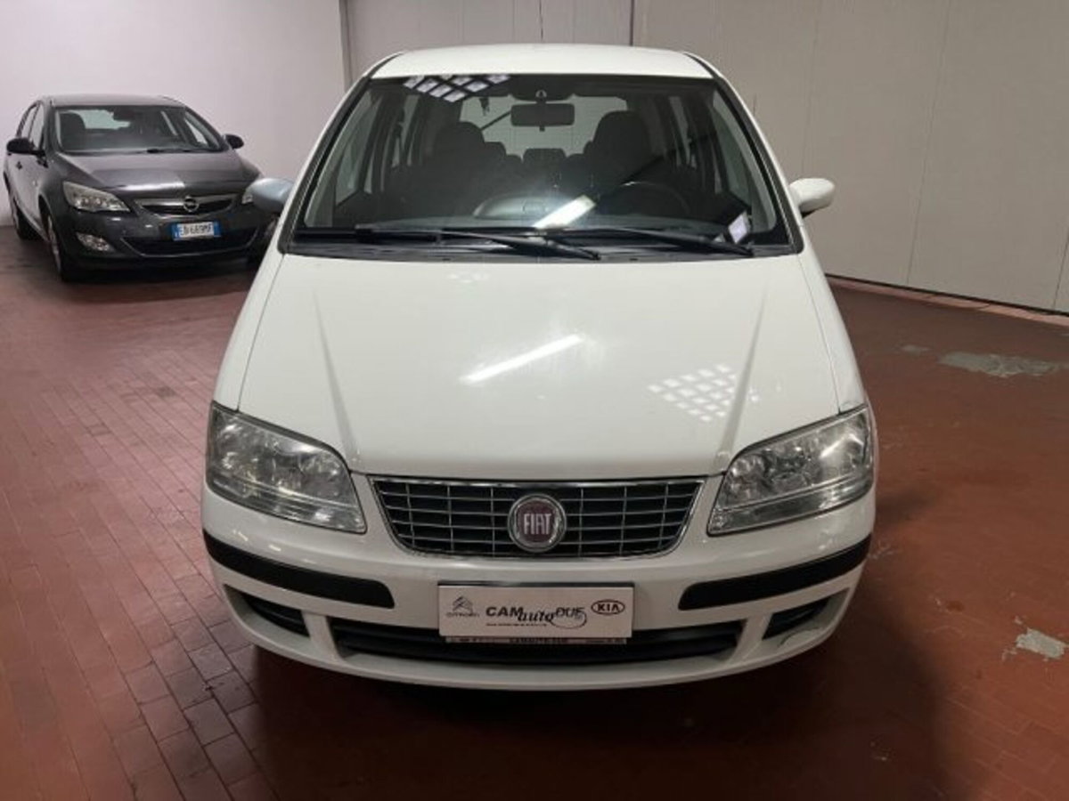 Fiat Idea 1.2 16V BlackLabel (6)
