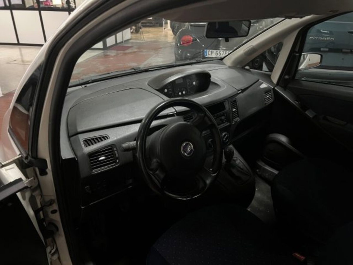 Fiat Idea 1.2 16V BlackLabel (7)