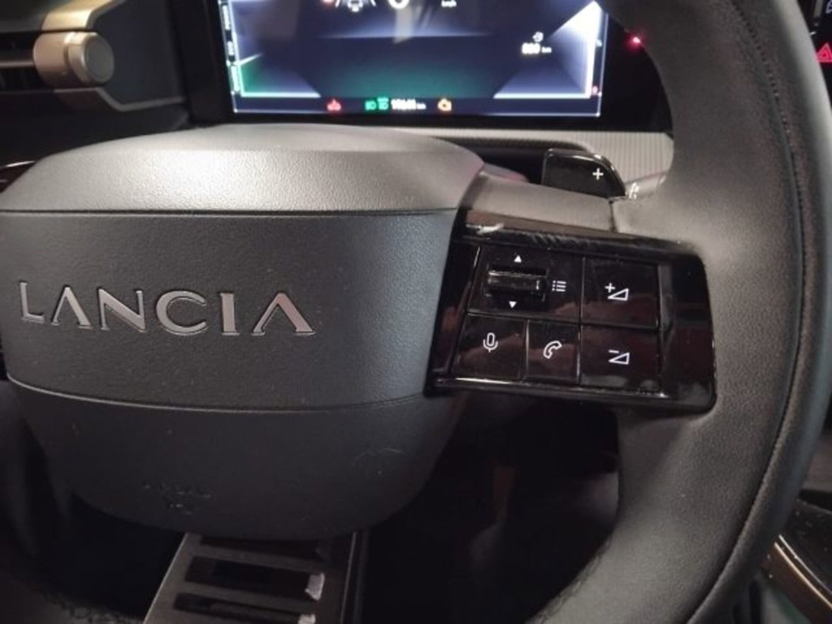 Lancia Ypsilon 1.2 mhev Edizione Cassina e-dct (20)