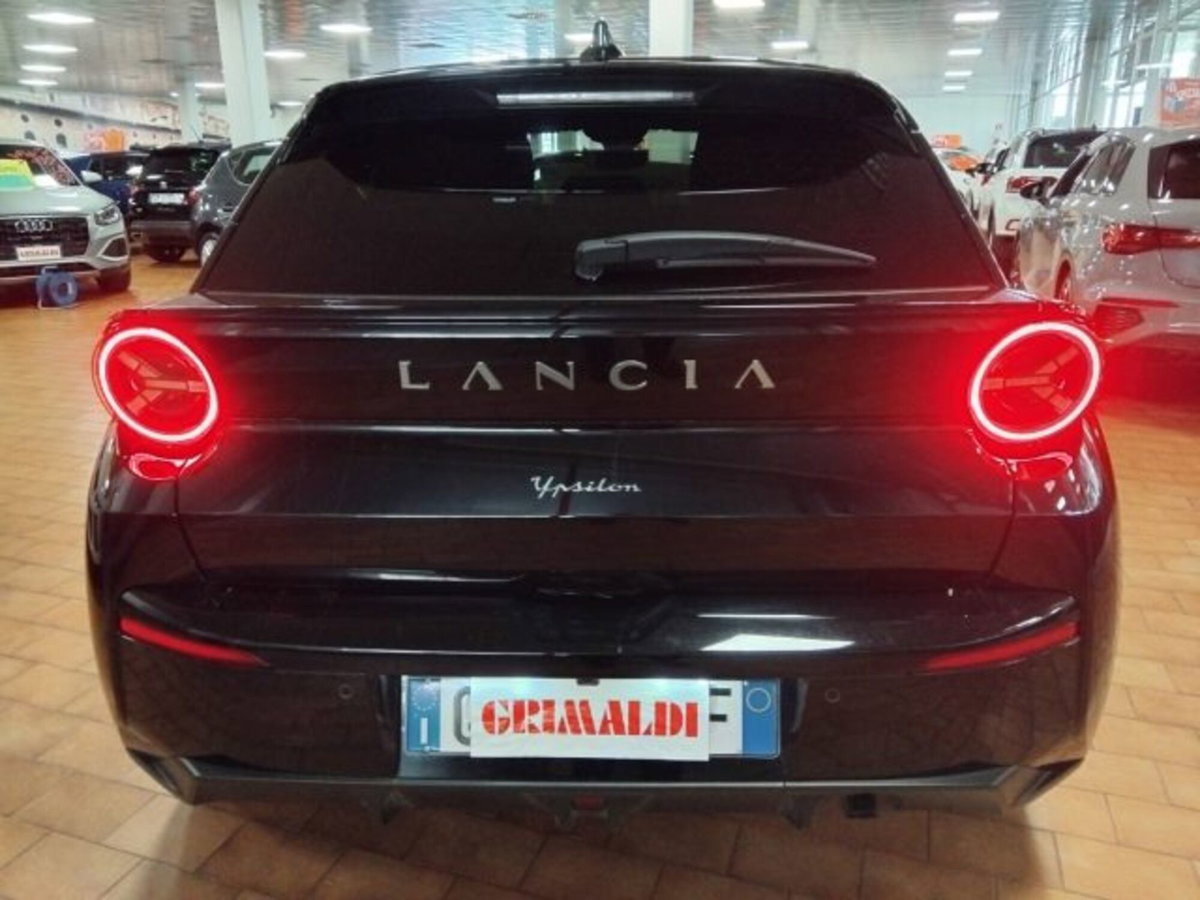 Lancia Ypsilon 1.2 mhev Edizione Cassina e-dct (5)